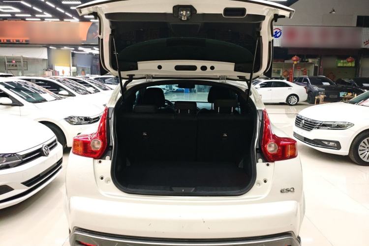 Used Infiniti ESQ 2014 1.6L Spontaneous Edition Trunk