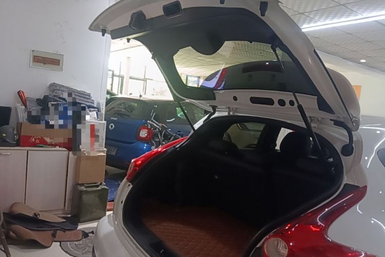 Used Infiniti ESQ 2014 1.6L Spontaneous Edition Trunk