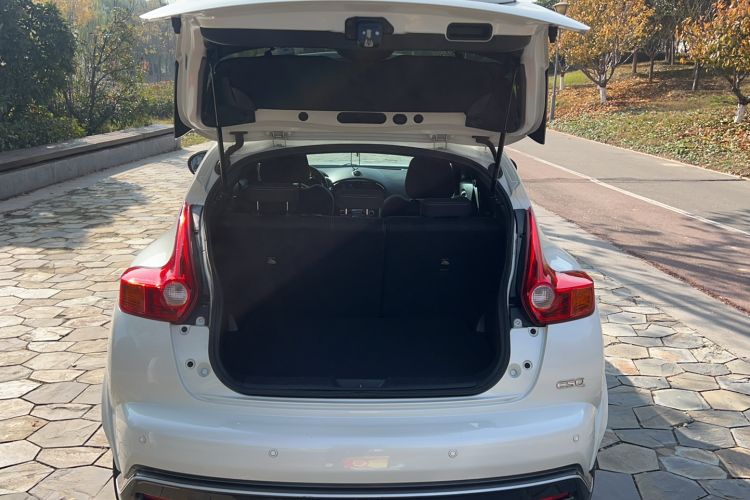 Used Infiniti ESQ 2014 1.6L Spontaneous Edition Trunk