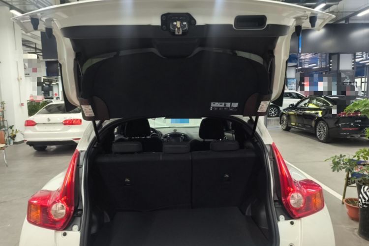 Used Infiniti ESQ 2014 1.6L Spontaneous Edition Trunk