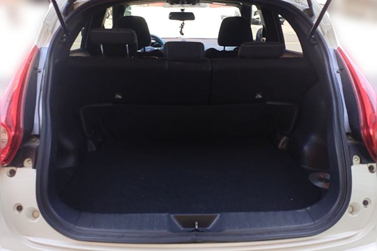 Used Infiniti ESQ 2014 1.6L Spontaneous Edition Trunk