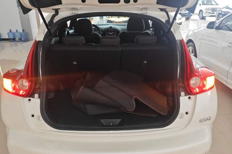 Used Infiniti ESQ 2014 1.6L Spontaneous Edition Trunk