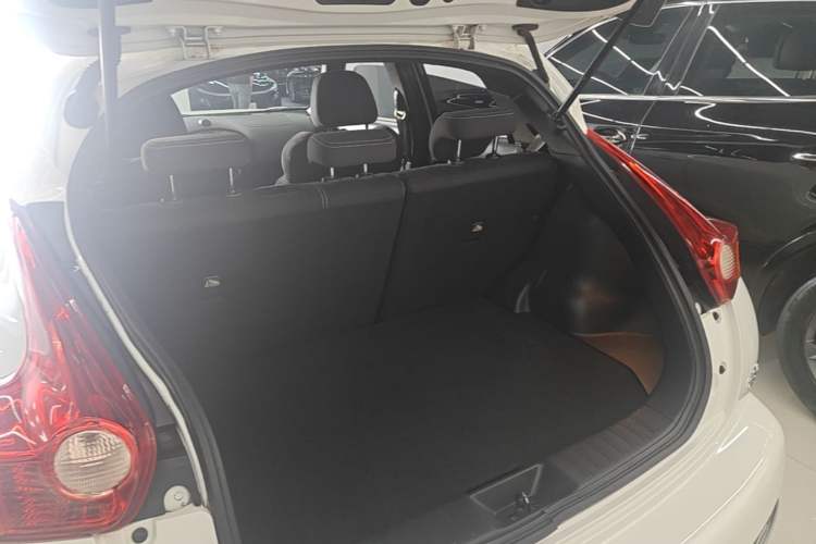 Used Infiniti ESQ 2014 1.6L Spontaneous Edition Trunk