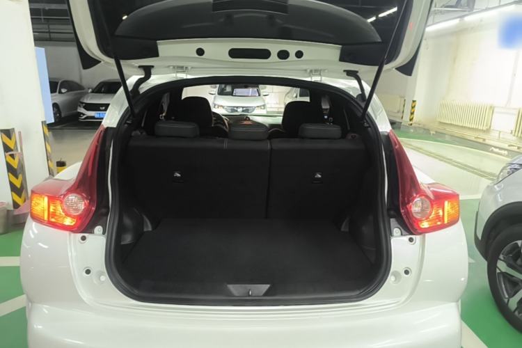 Used Infiniti ESQ 2014 1.6L Spontaneous Edition Trunk