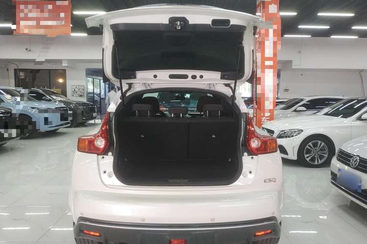 Used Infiniti ESQ 2014 1.6L Spontaneous Edition Trunk