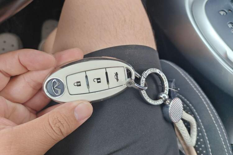 Used Infiniti ESQ 2014 1.6L Spontaneous Edition Vehicle Key
