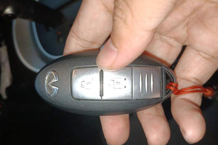 Used Infiniti ESQ 2014 1.6L Spontaneous Edition Vehicle Key