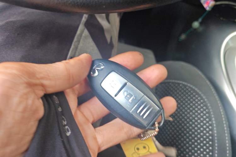 Used Infiniti ESQ 2014 1.6L Spontaneous Edition Vehicle Key