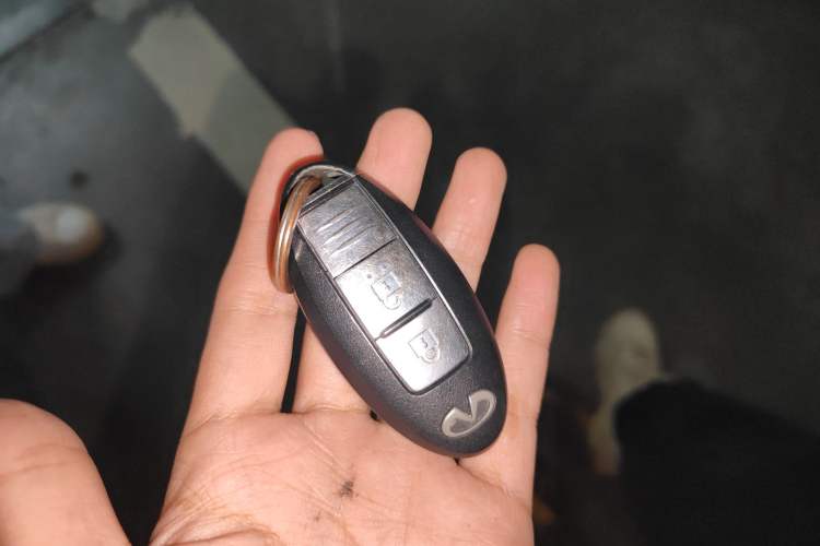 Used Infiniti ESQ 2014 1.6L Luxury Edition Vehicle Key