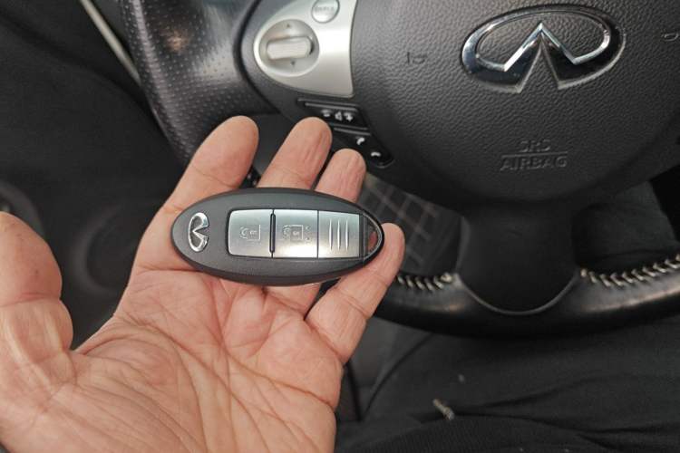 Used Infiniti ESQ 2014 1.6L Spontaneous Edition Vehicle Key