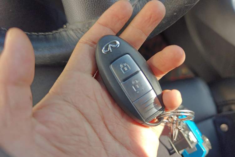 Used Infiniti ESQ 2014 1.6L Spontaneous Edition Vehicle Key