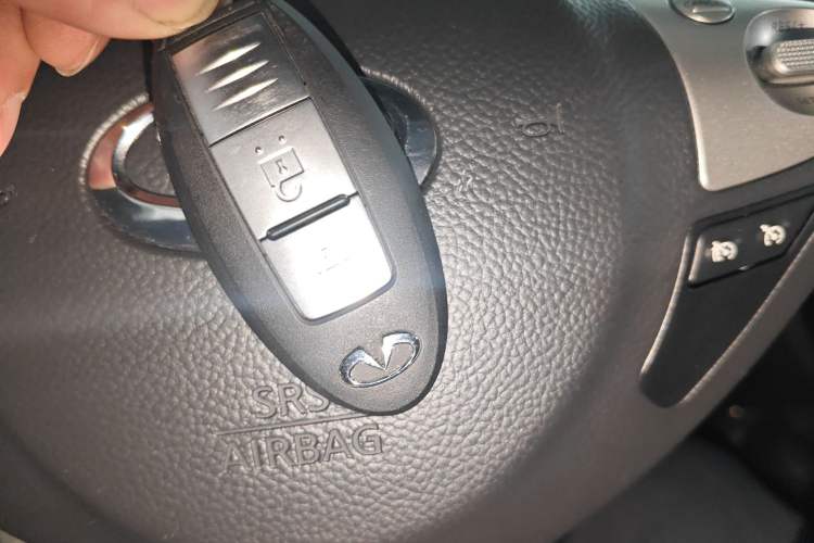 Used Infiniti ESQ 2014 1.6L Spontaneous Edition Vehicle Key