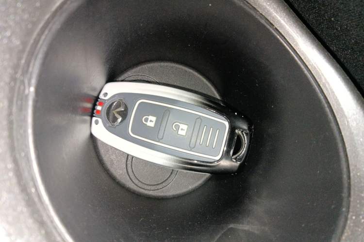 Used Infiniti ESQ 2014 1.6L Spontaneous Edition Vehicle Key