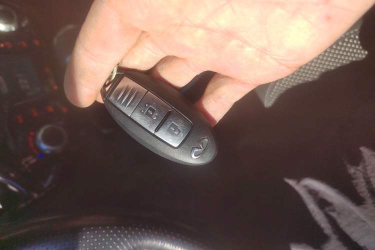 Used Infiniti ESQ 2014 1.6L Spontaneous Edition Vehicle Key
