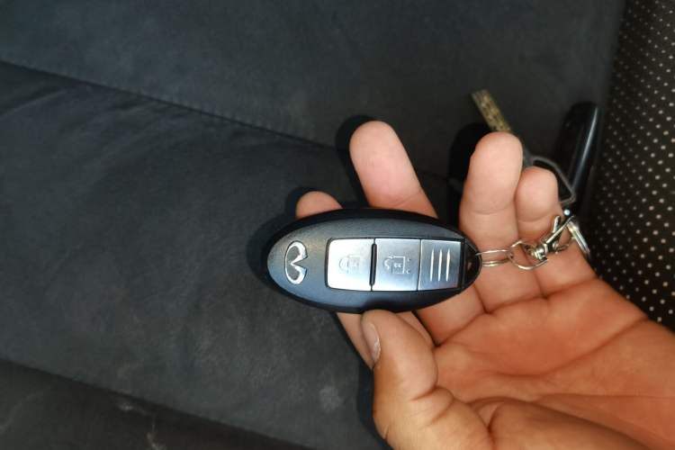 Used Infiniti ESQ 2014 1.6L Spontaneous Edition Vehicle Key