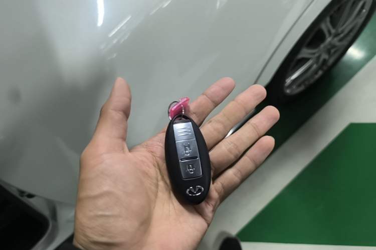Used Infiniti ESQ 2014 1.6L Spontaneous Edition Vehicle Key