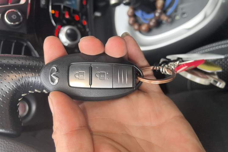 Used Infiniti ESQ 2014 1.6L Spontaneous Edition Vehicle Key