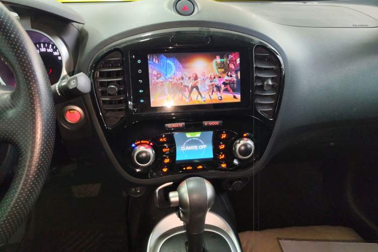 Used Infiniti ESQ 2014 1.6L Spontaneous Edition Audio And AC Panel