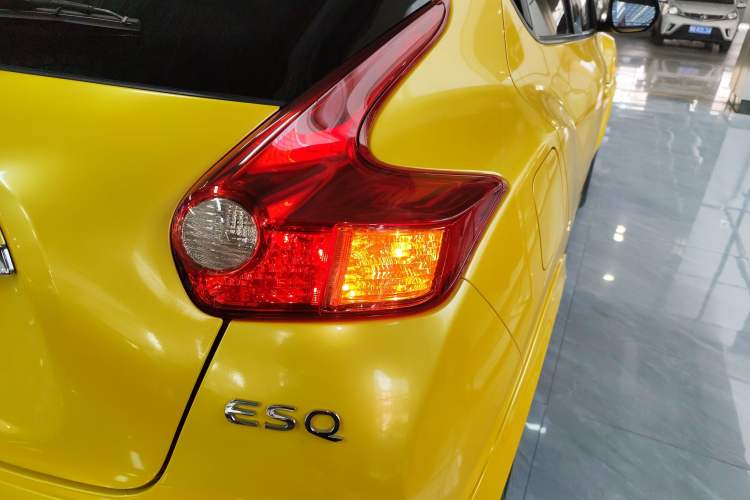 Used Infiniti ESQ 2014 1.6L Spontaneous Edition Right Rear Taillight