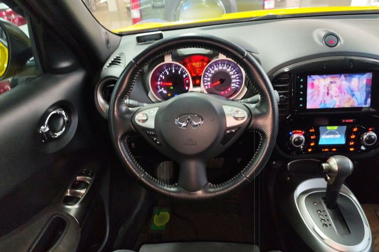Used Infiniti ESQ 2014 1.6L Spontaneous Edition Steering Wheel