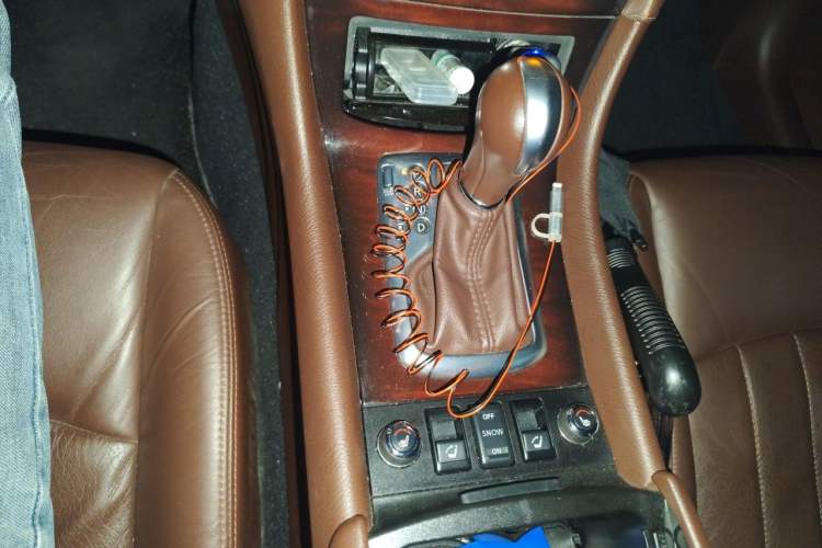 Used Infiniti EX 2010 EX25 Luxury Edition Gear Lever