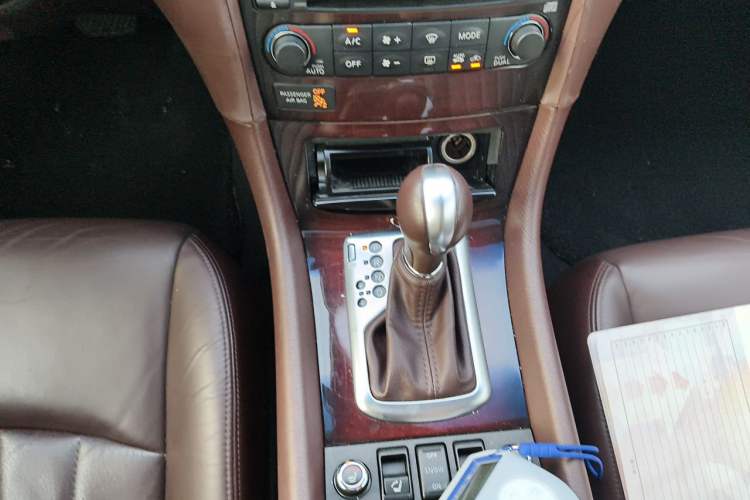 Used Infiniti EX 2010 EX25 Luxury Edition Gear Lever