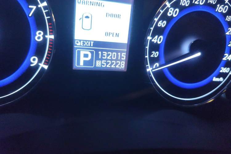 Used Infiniti EX 2010 EX25 Luxury Edition Odometer Close Up