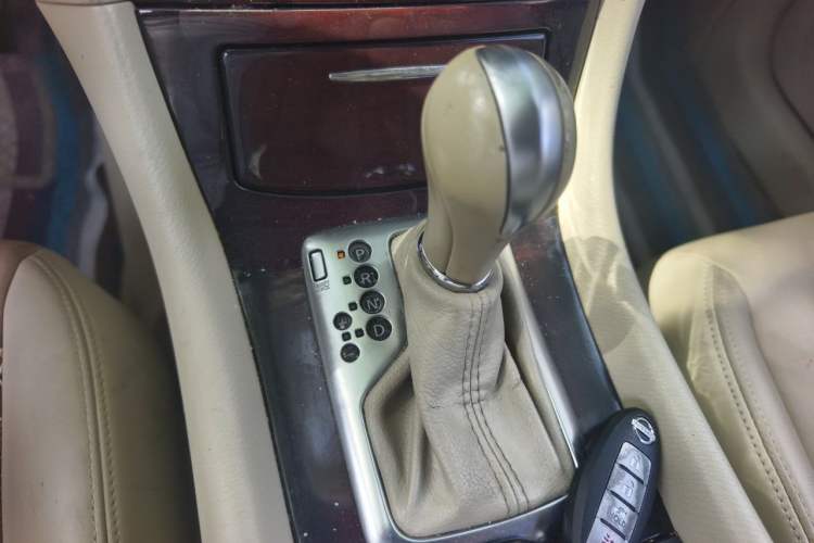 Used Infiniti EX 2010 EX25 Luxury Edition Gear Lever
