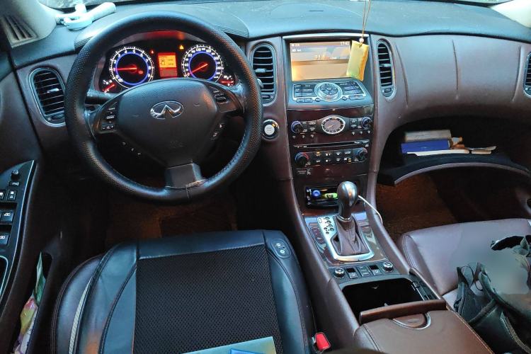 Used Infiniti EX 2010 EX25 Elegant Edition Center Console
