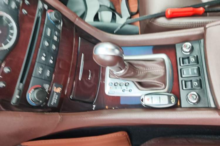 Used Infiniti EX 2010 EX25 Luxury Edition Gear Lever
