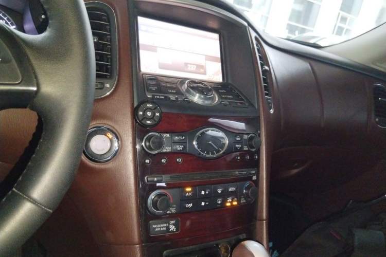 Used Infiniti EX 2010 EX25 Luxury Edition Audio And AC Panel
