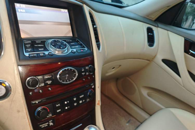 Used Infiniti EX 2010 EX25 Luxury Edition Audio And AC Panel