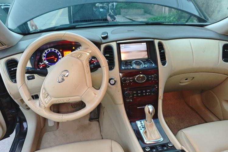 Used Infiniti EX 2010 EX25 Luxury Edition Center Console