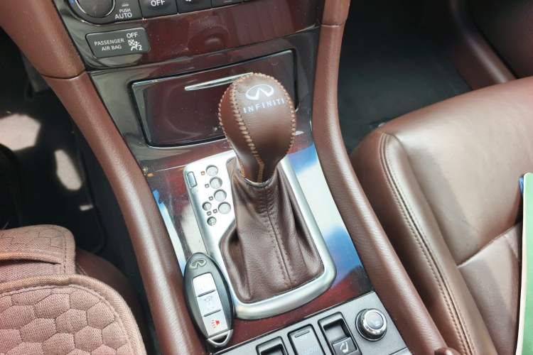 Used Infiniti EX 2010 EX25 Elegant Edition Gear Lever