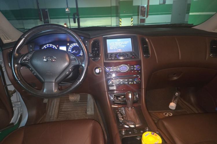 Used Infiniti EX 2011 EX25 Luxury Edition Center Console