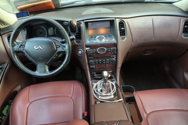 Used Infiniti EX 2011 EX25 Luxury Edition Center Console
