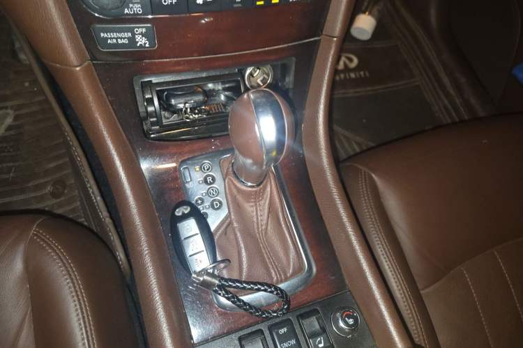 Used Infiniti EX 2011 EX25 Luxury Edition Gear Lever