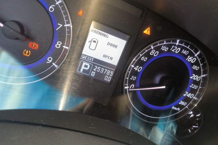 Used Infiniti EX 2011 EX25 Luxury Edition Odometer Close Up
