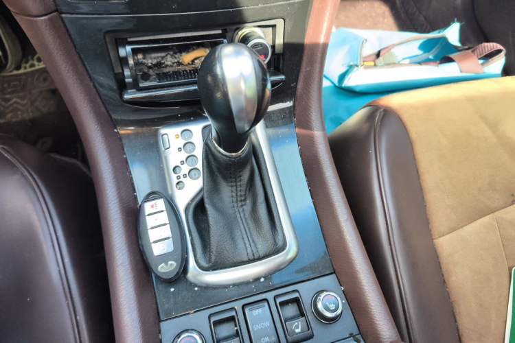 Used Infiniti EX 2011 EX25 Elegant Edition Gear Lever