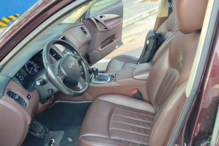 Used Infiniti EX  Left Front Seat