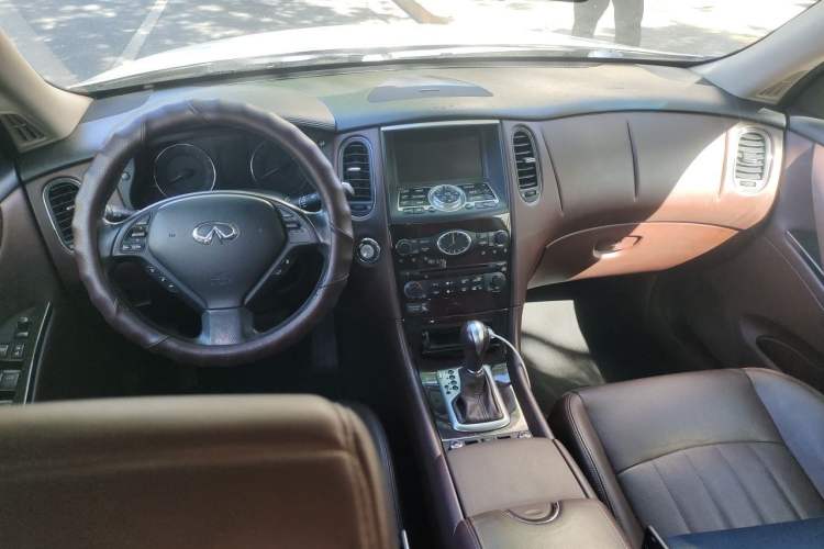 Used Infiniti EX  Center Console