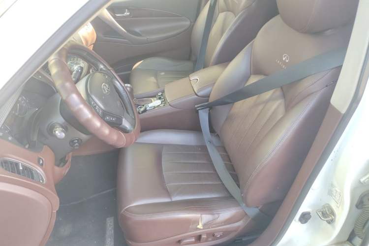 Used Infiniti EX  Left Front Seat