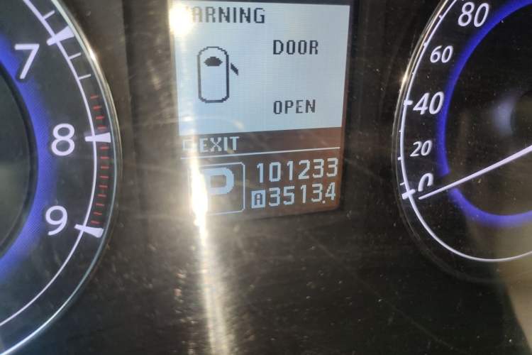 Used Infiniti EX  Odometer Close Up