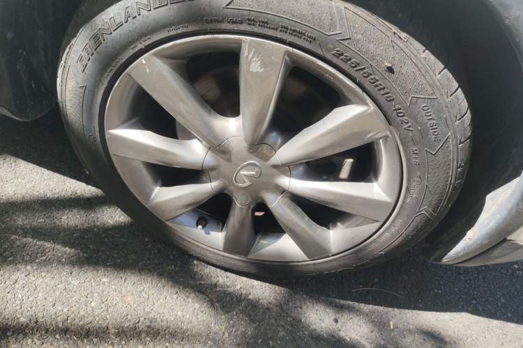 Used Infiniti EX  Right Front Wheel Hub