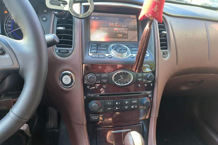 Used Infiniti EX 2011 EX25 Luxury Edition Audio And AC Panel