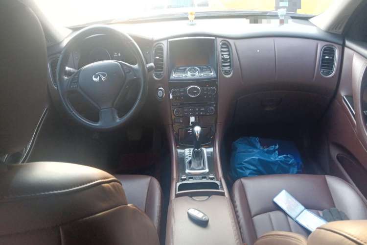 Used Infiniti EX 2011 EX25 Elegant Edition Center Console