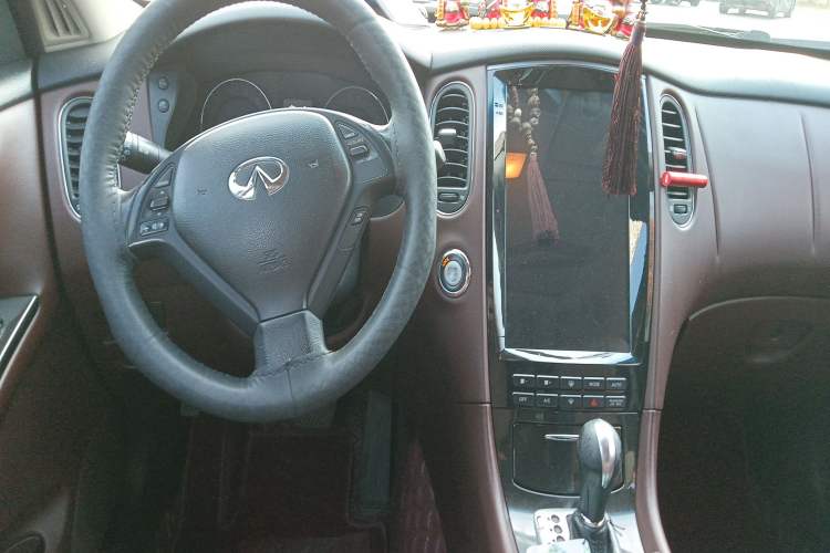 Used Infiniti EX 2011 EX25 Elegant Edition Center Console