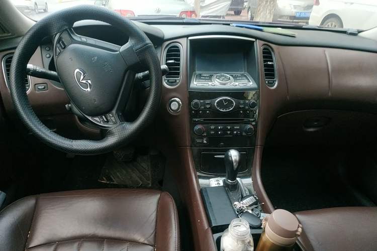 Used Infiniti EX 2011 EX25 Elegant Edition Center Console