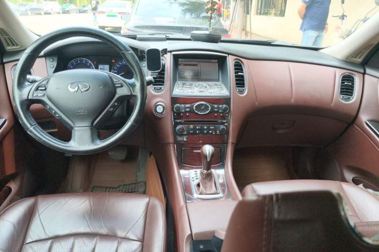 Used Infiniti EX 2011 EX25 Elegant Edition Center Console