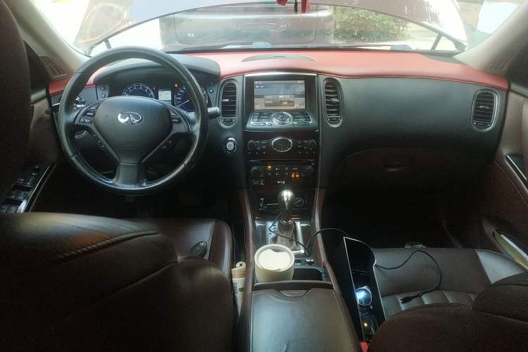 Used Infiniti EX 2011 EX25 Luxury Edition Center Console